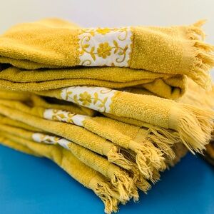 12 Piece Set. Vintage Canon Monticello and Royal Family Towels.